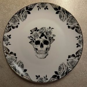 Eaton Fine Dining 10.5" Dinner Plate Halloween Skull & Roses Gold Rim - Set of 2